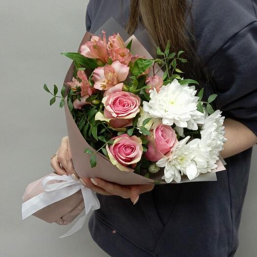 Ramo con rosas y crisantemo