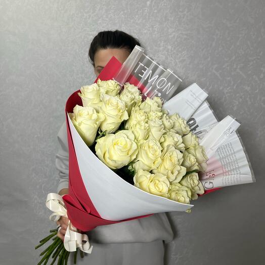Розы белые 25