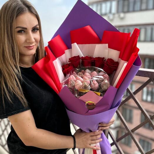 Букет из клубники +живые розы