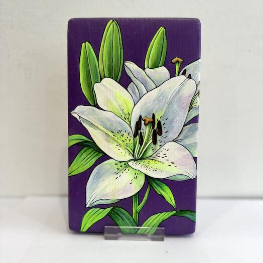 Белые лилии