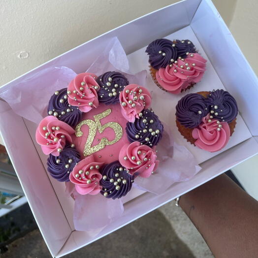 Bento cake - 5inch cake   2 cupcakes