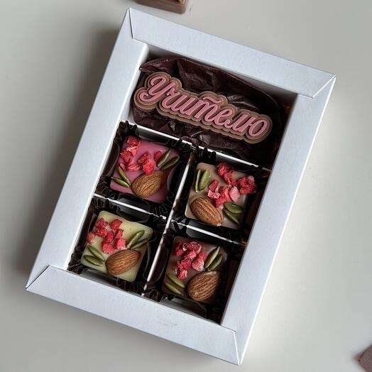 Juego de dulces de chocolate para maestros con almendras