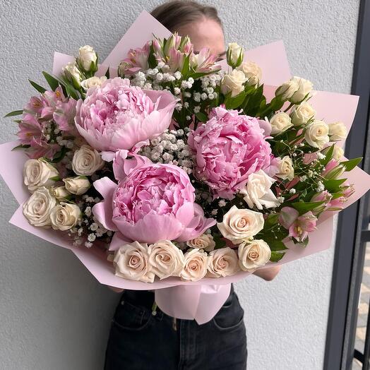 Flower bouquet with peonies, M size