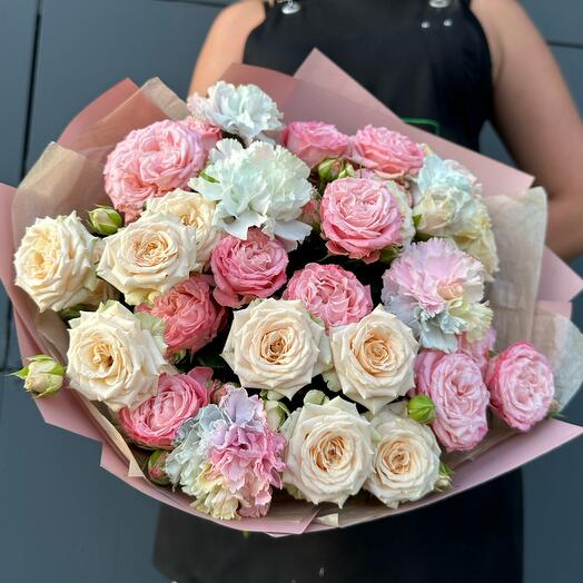 Букет кустовые пионовидные розы диантусы💖