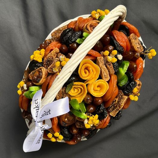 Корзина из сухофруктов