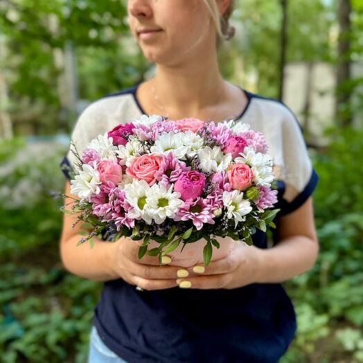 Цветы в коробке весенняя