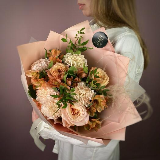Букет живых цветов с альстромерией и диантусами. Scandi Flora 179