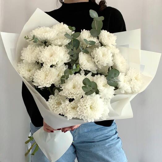 Белоснежная хризантема с эвкалиптом 🌿