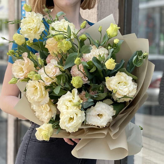 Bouquet with cream eustoma