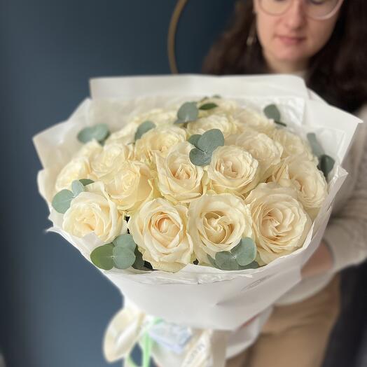 White roses mono bouquet