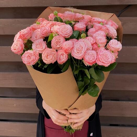 Букет из 21 розовых кустовых пионовидных роз