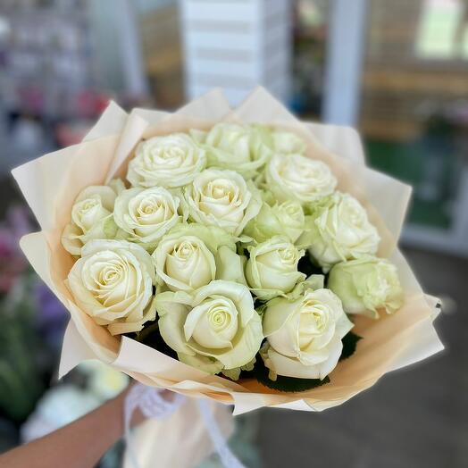 13 rosas blancas