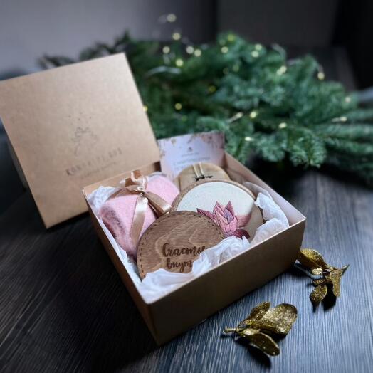 Подарочный бокс