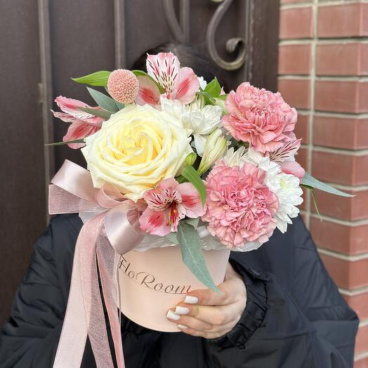 March 8 🌷 Candylight rose and dianthuses in a box
