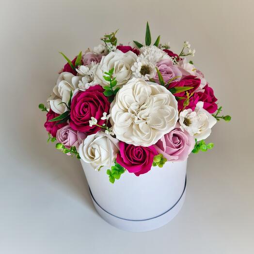Букет в белой коробке из мыльных цветов 🌷