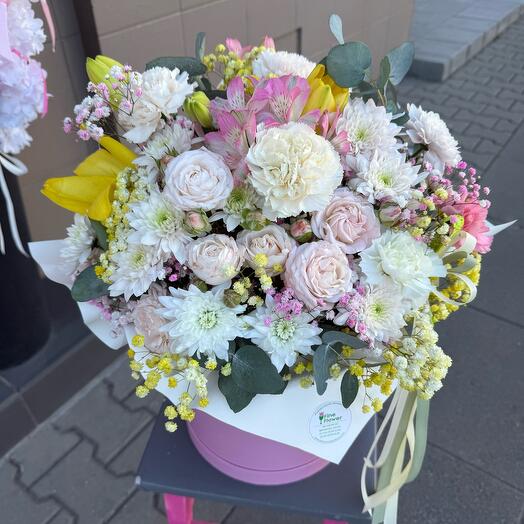 Цветы в большой коробке