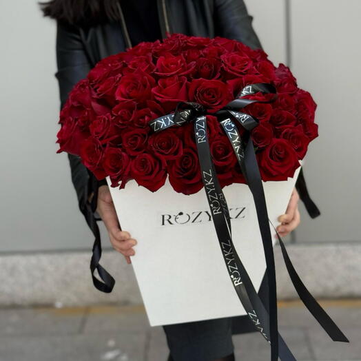51 красная Роза в трендовой переноске