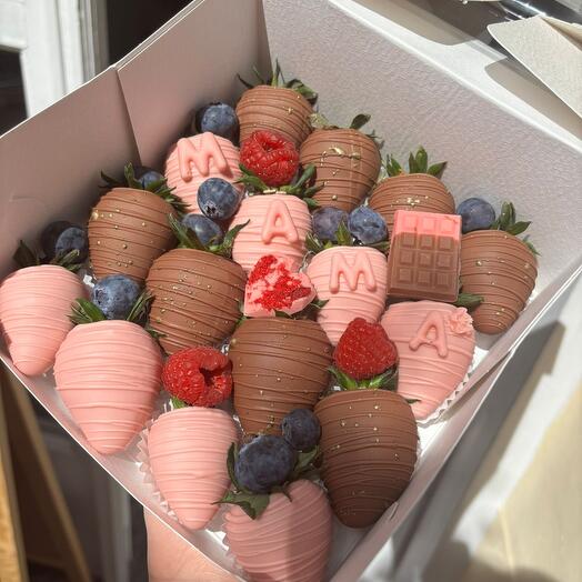 With Love for Mom – Chocolate-Dipped Strawberries