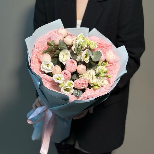 Дуобукет из пионовидных роз Менсфилд Парк и белой эустомы