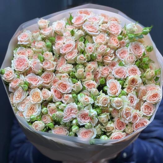 Букет из кустовой розы