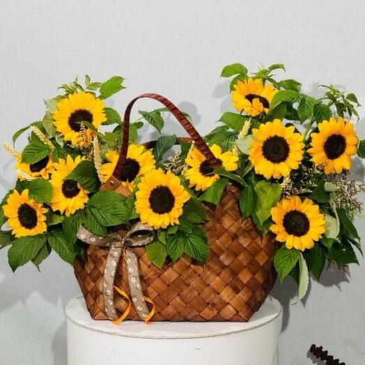 Flowers sunflowers in a woven bag