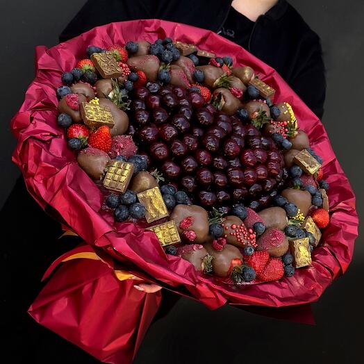 Букет «Сердце из ягод» с клубникой в шоколаде ♥️