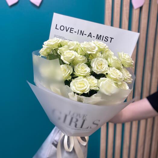 Bouquet of 5 white bush roses