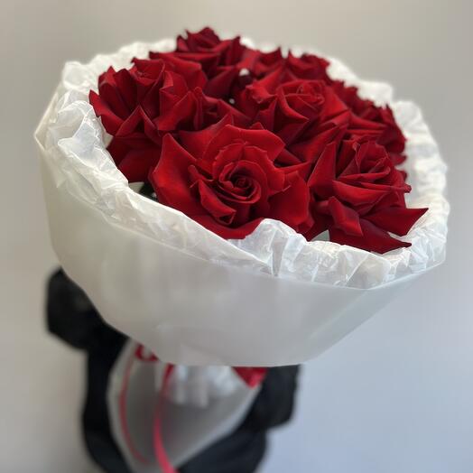 Моно букет из 7 алых французских роз💖