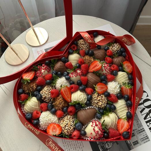 Клубника в шоколаде сердце  "Berry Amour"