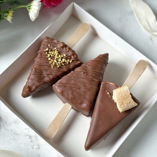 Чизкейки на палочке в молочном шоколаде