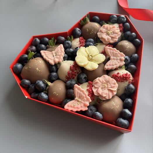 Клубничное сердце, подарок девушке