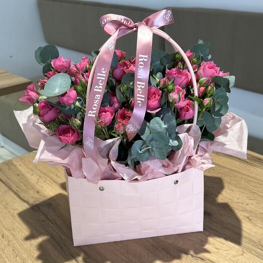 Корзина комплимент из кустовых роз Sofie Baby