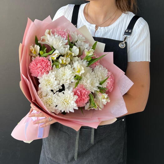 Rose with eustoma in a box