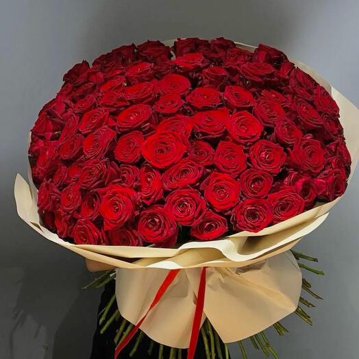 101 красная роза в стильной упаковке 🌹