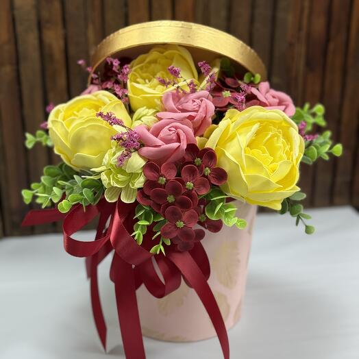 Композиция из мыльных цветов 6