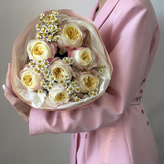 Нежный 💐 с розами и ромашками