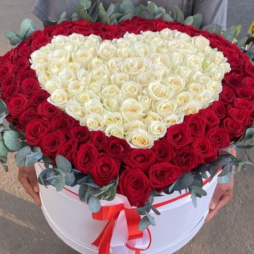 Коробка из 151 Голландской розы в форме сердца