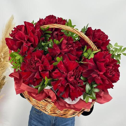 Корзина ажурных роз