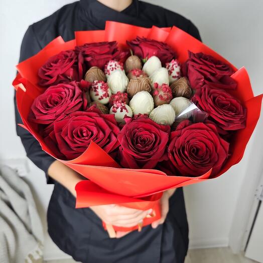 Букет из клубники в шоколаде и 9 роз
