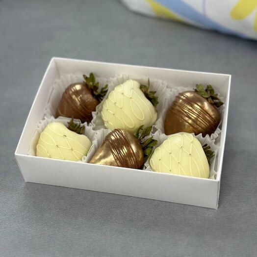 Клубника в белом и молочном шоколаде