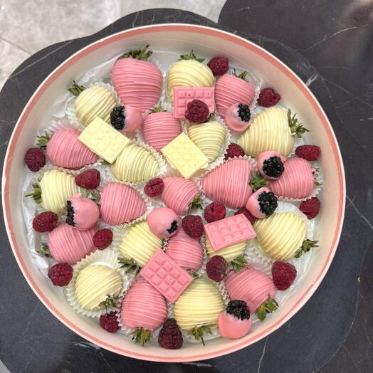 Нежный набор клубники в шоколаде