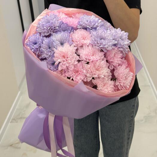 Нежный букет стойких хризантем