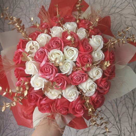 55 красных мыльных роз 🌹