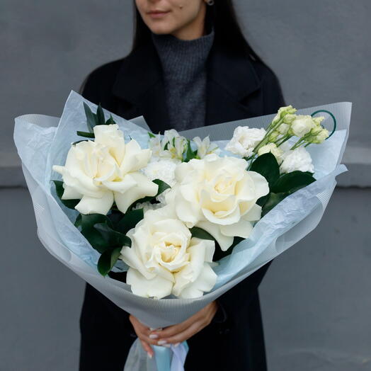 Букет  французская роза, рускус, эустома, хризантема