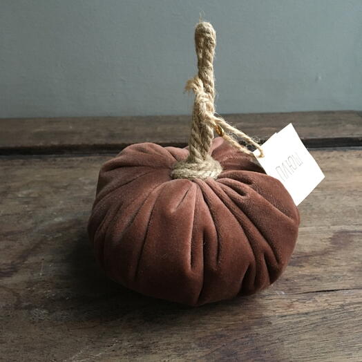 Бархатная игольница "Тыковка" коричневая