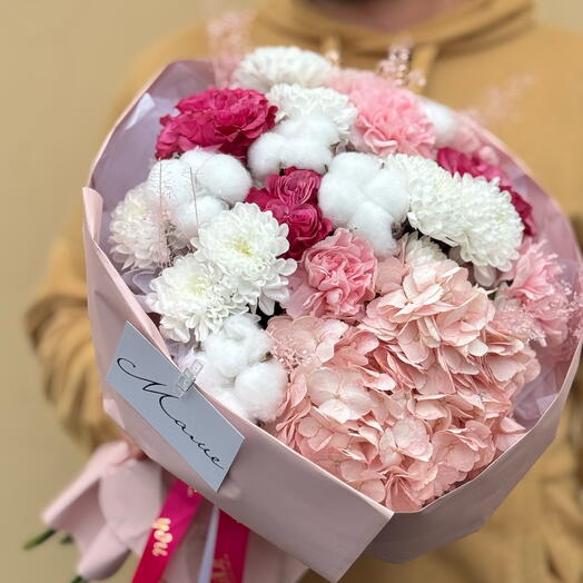 Большой букет с розами и гортензией «Щербет»