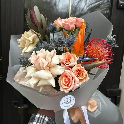 Букет со Стрелициец и французской розы