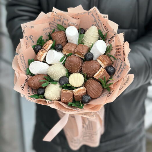 Букет из клубники в шоколаде, сладкий букет, клубника в шоколаде, съедобный букет Сникерс