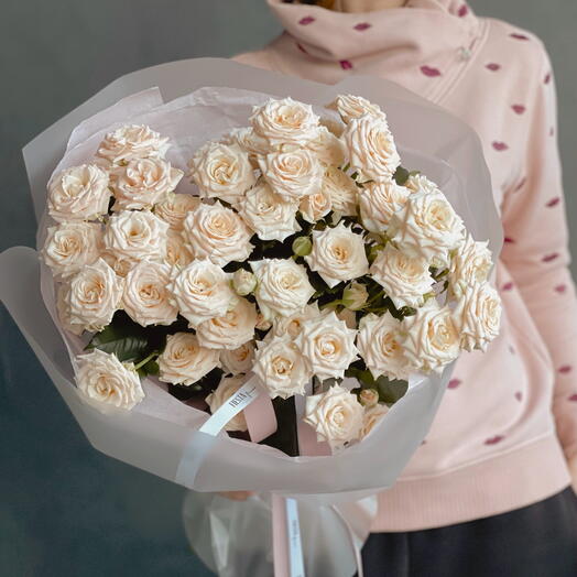 Кустовые кремовые розы, пышные, элегантные и нежные. 9 шт. 60 см