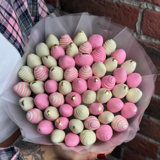 Букет "Pink mood" клубники в шоколаде 1,1 кг